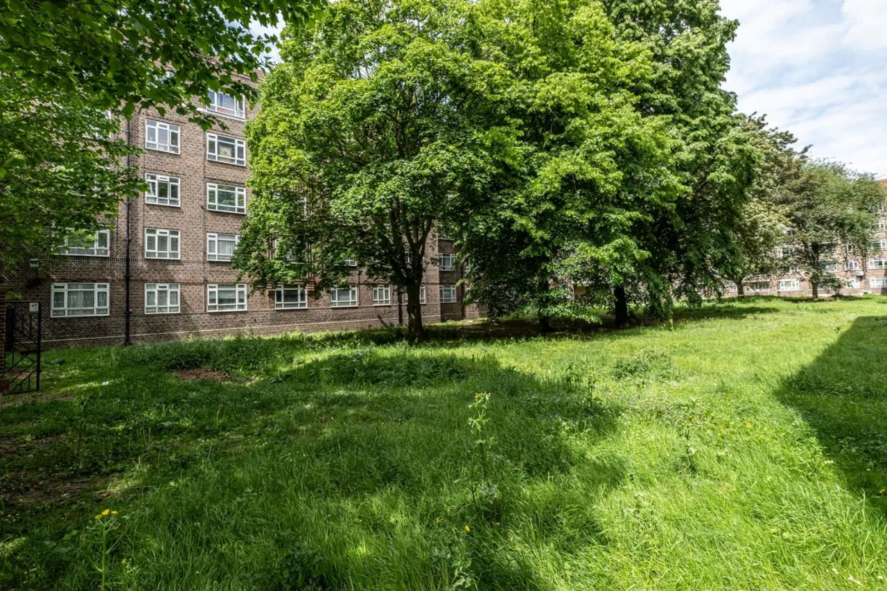 Champlain House, White City Estate, W12, photo 9