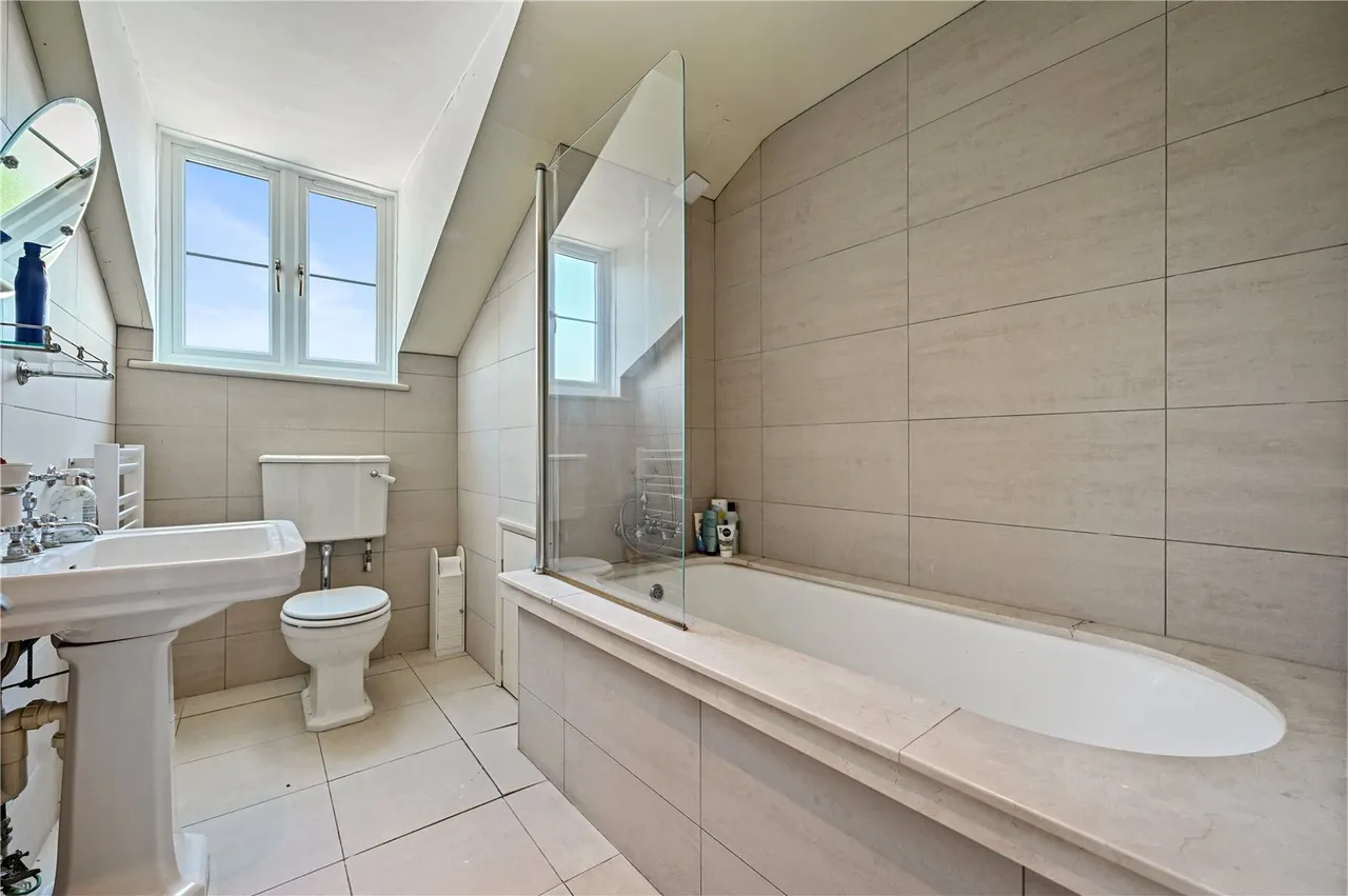 Kentish Lane, Brookmans Park, Hertfordshire, AL9 6JY, photo 29