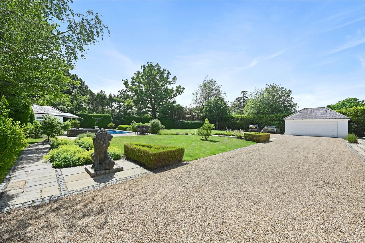 Kentish Lane, Brookmans Park, Hertfordshire, AL9 6JY, photo 32