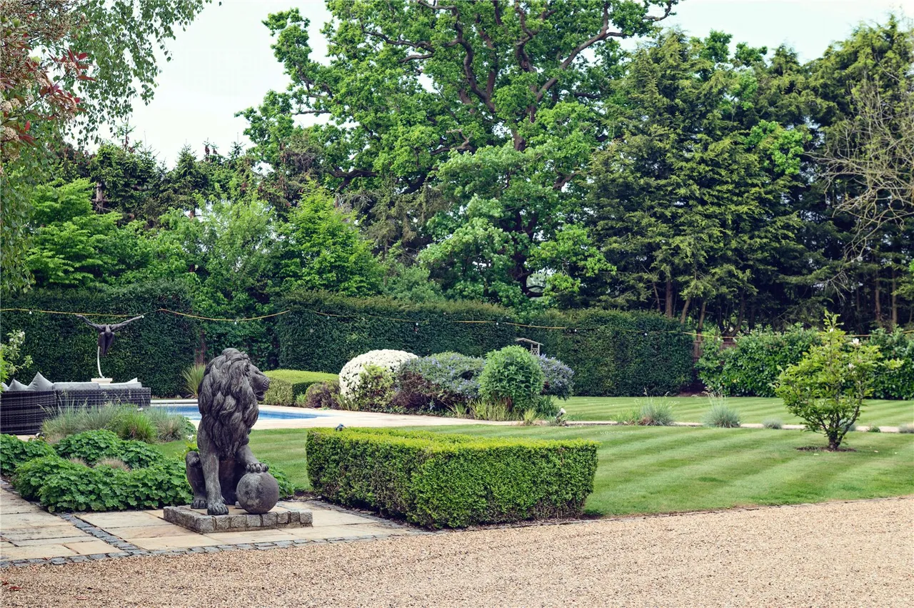 Kentish Lane, Brookmans Park, Hertfordshire, AL9 6JY, photo 35