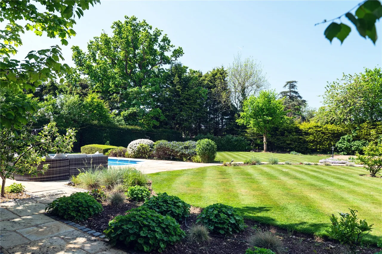 Kentish Lane, Brookmans Park, Hertfordshire, AL9 6JY, photo 34