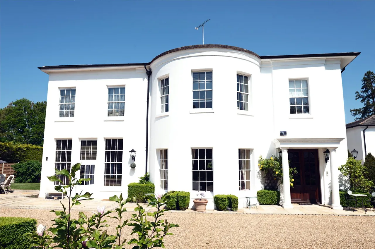 Kentish Lane, Brookmans Park, Hertfordshire, AL9 6JY, photo 2