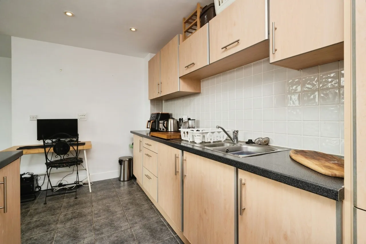 Jones Point, Ferry Court, Cardiff, South Glamorgan, CF11, photo 9