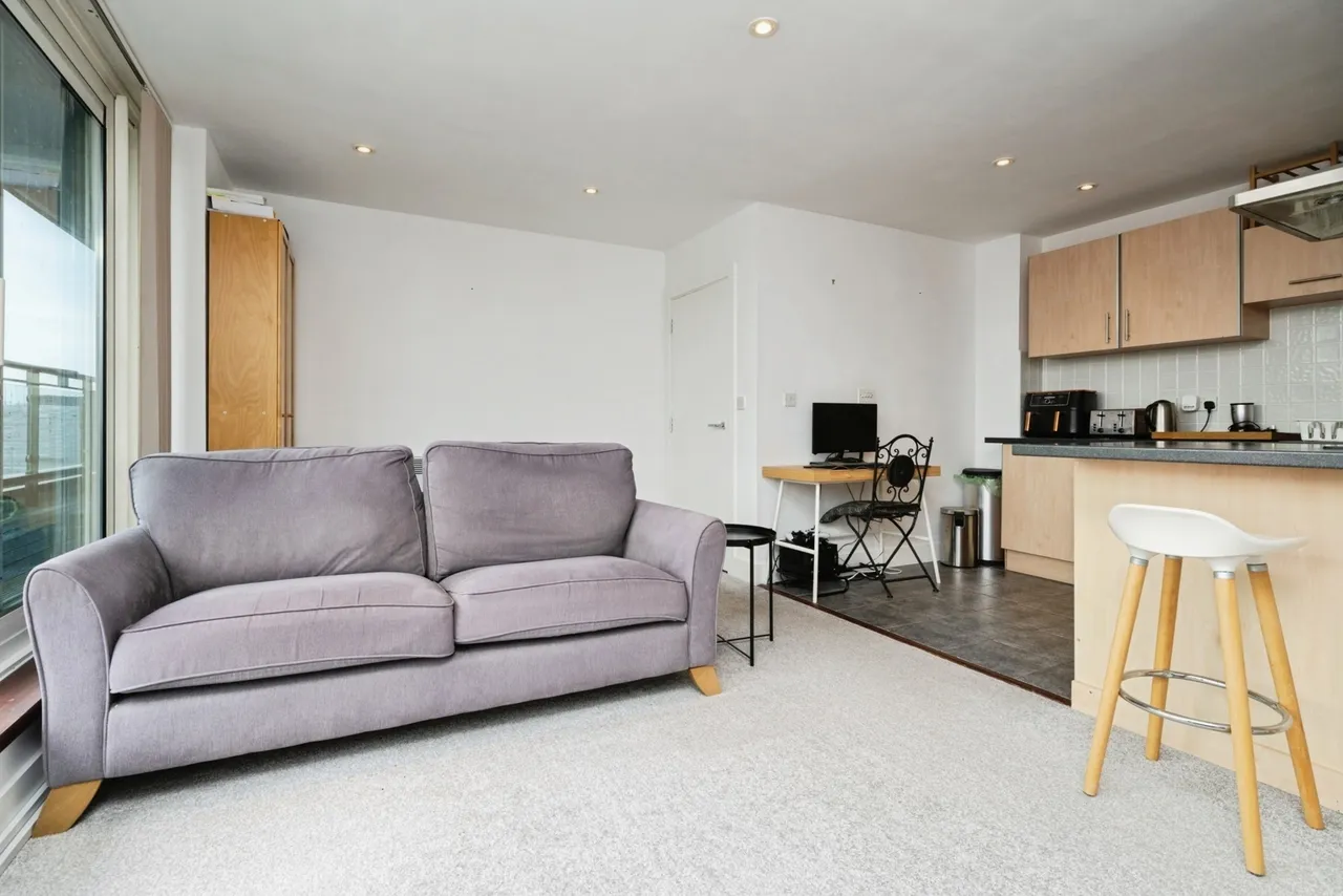 Jones Point, Ferry Court, Cardiff, South Glamorgan, CF11, photo 4