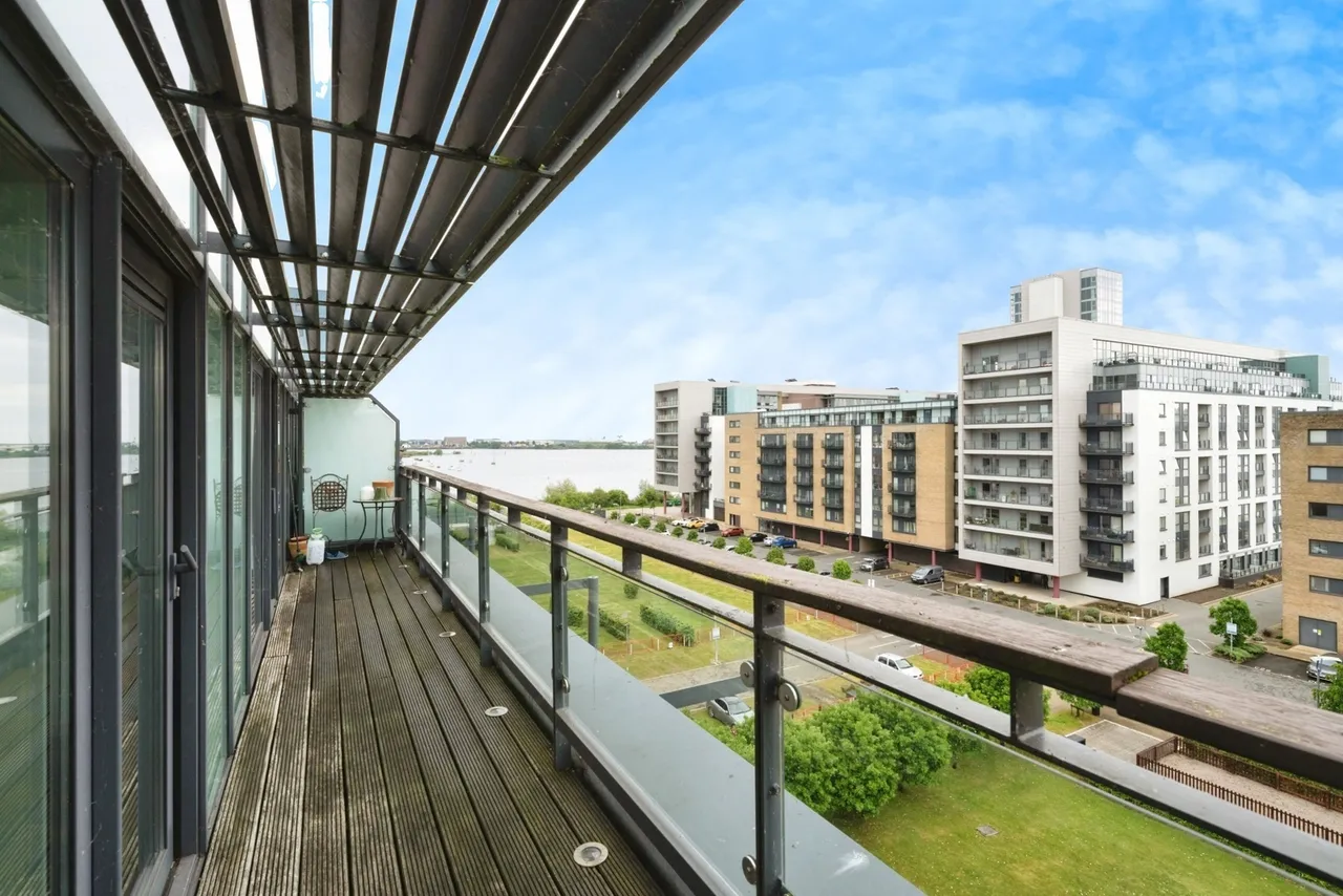 1 bed flat for sale — Jones Point, Ferry Court, Cardiff, South Glamorgan, CF11