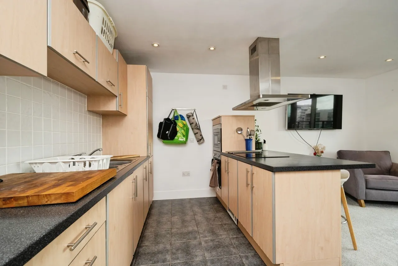 Jones Point, Ferry Court, Cardiff, South Glamorgan, CF11, photo 3