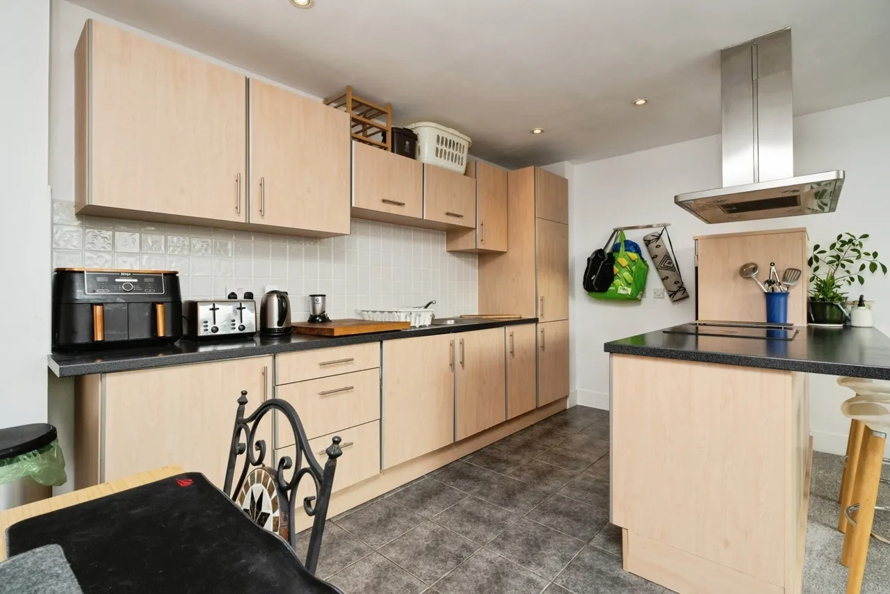 Jones Point, Ferry Court, Cardiff, South Glamorgan, CF11, photo 7