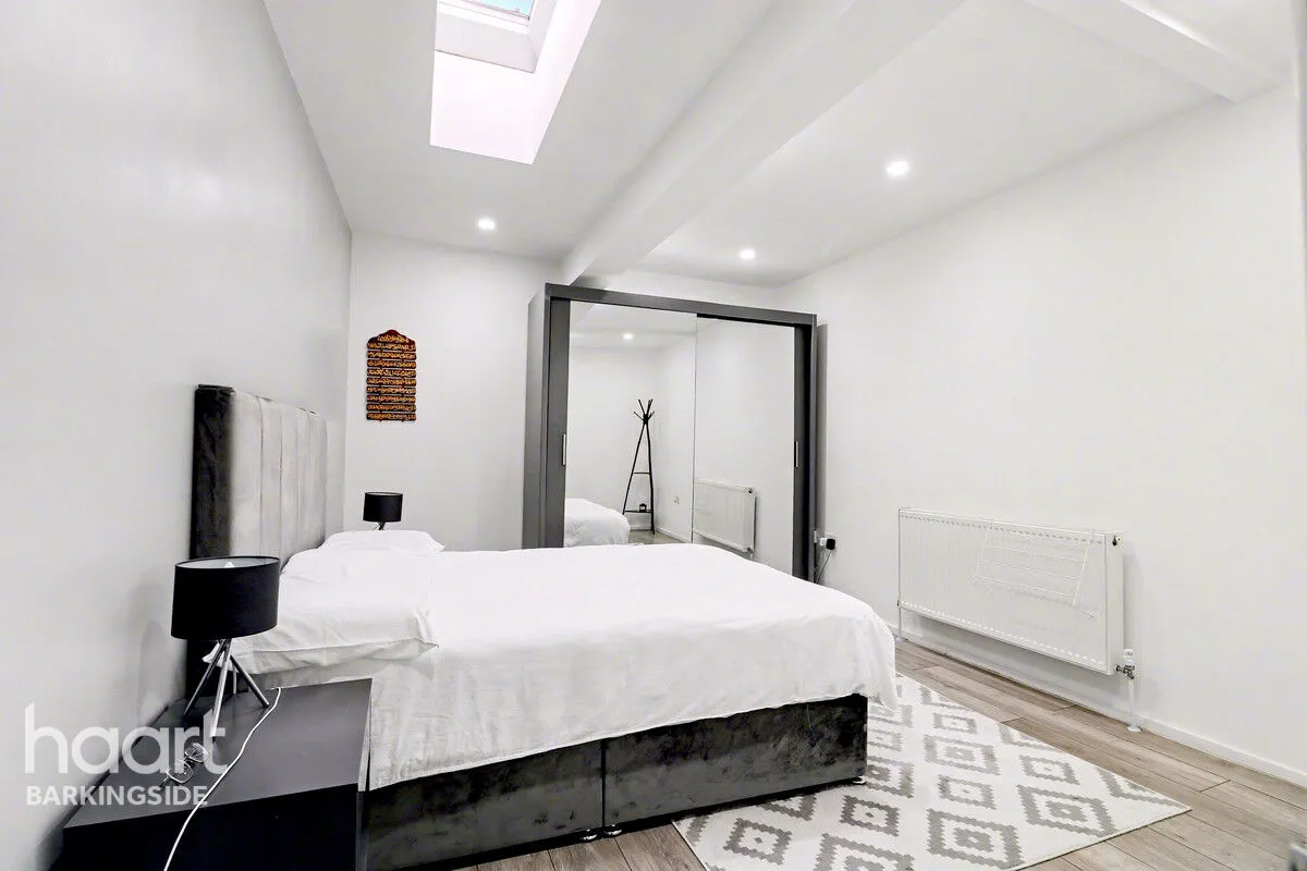 Caterham Avenue, Clayhall, IG5, photo 5