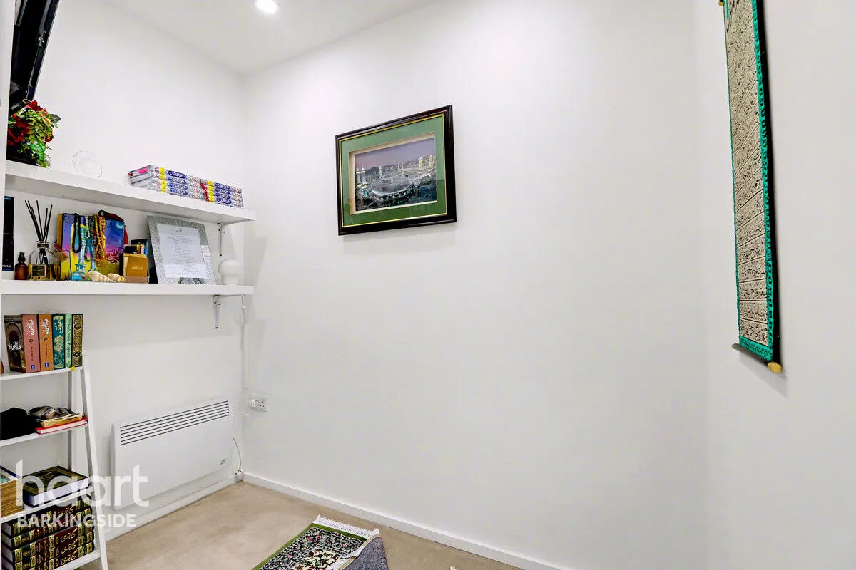 Caterham Avenue, Clayhall, IG5, photo 15