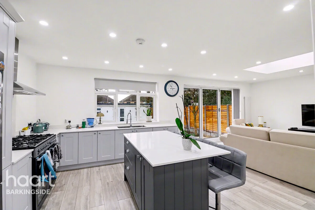 Caterham Avenue, Clayhall, IG5, photo 9
