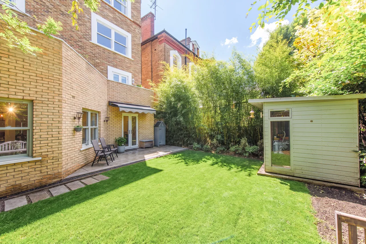 London, NW3, photo 13