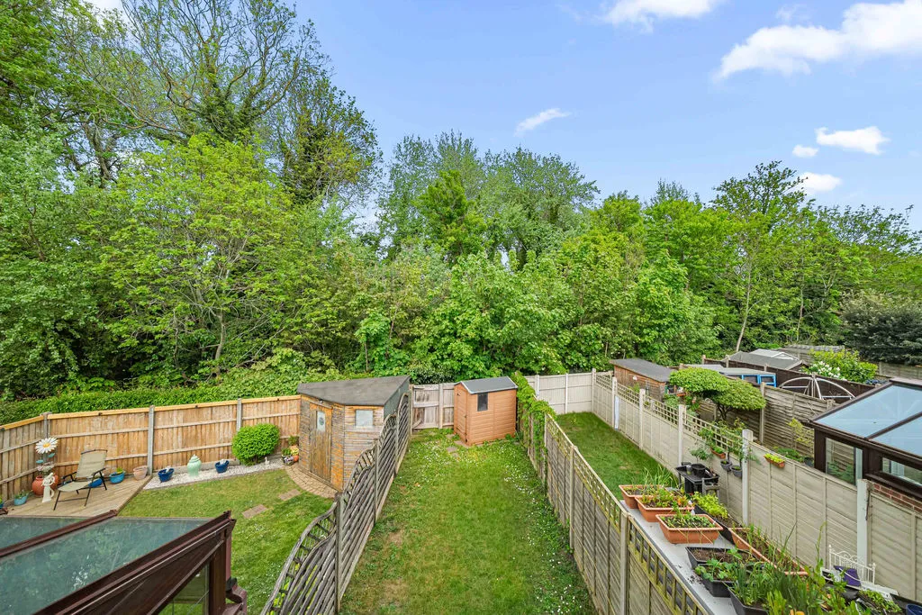 2 bed house for sale — Friars Way, Chertsey KT16 8PW