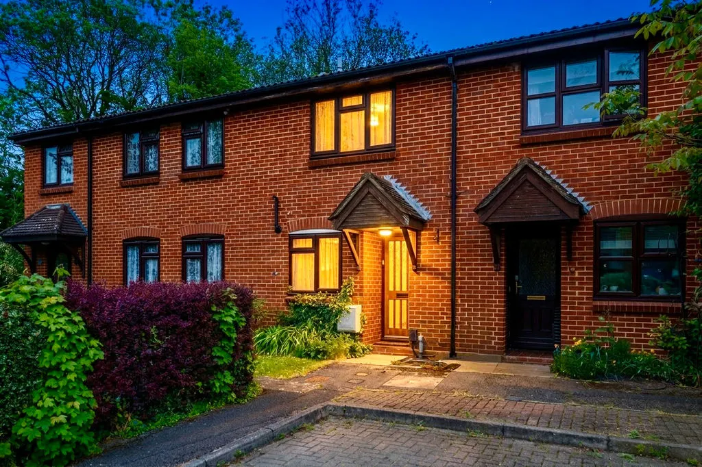 Friars Way, Chertsey KT16 8PW, photo 2