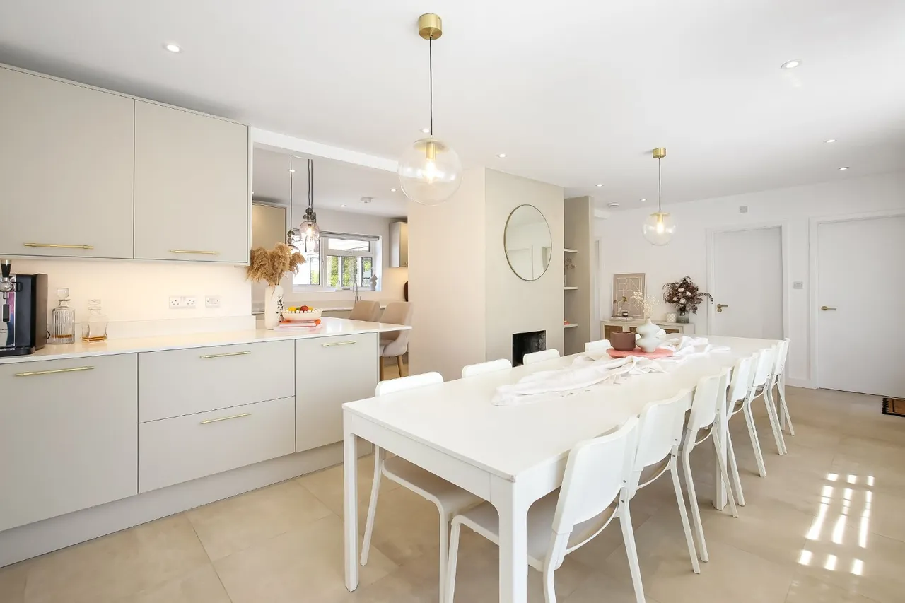 Bulbridge Road, Wilton, Salisbury, Wiltshire, SP2 0LE, photo 2