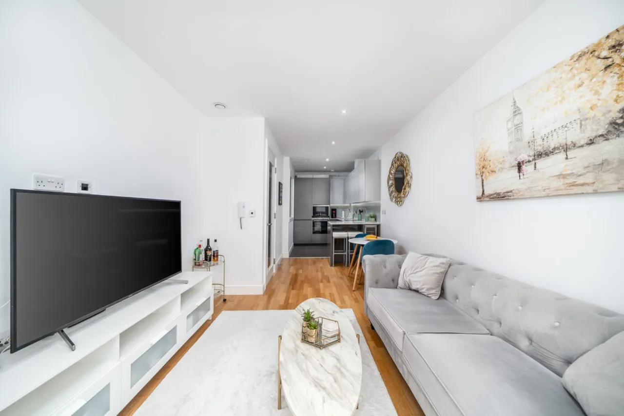 1 bed flat for sale — Jasmine House, Battersea Reach