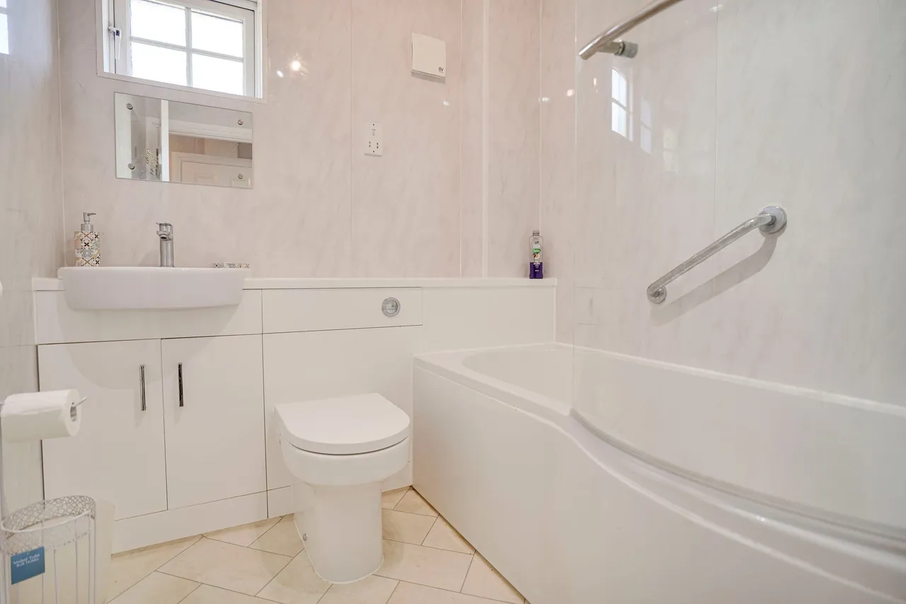 Luxford Place, Sawbridgeworth, CM21, photo 14