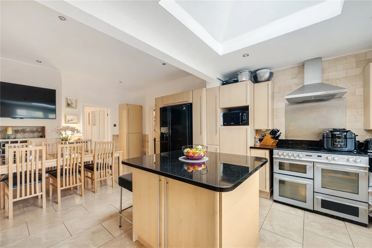 Barrowby Lane, Garforth, photo 4