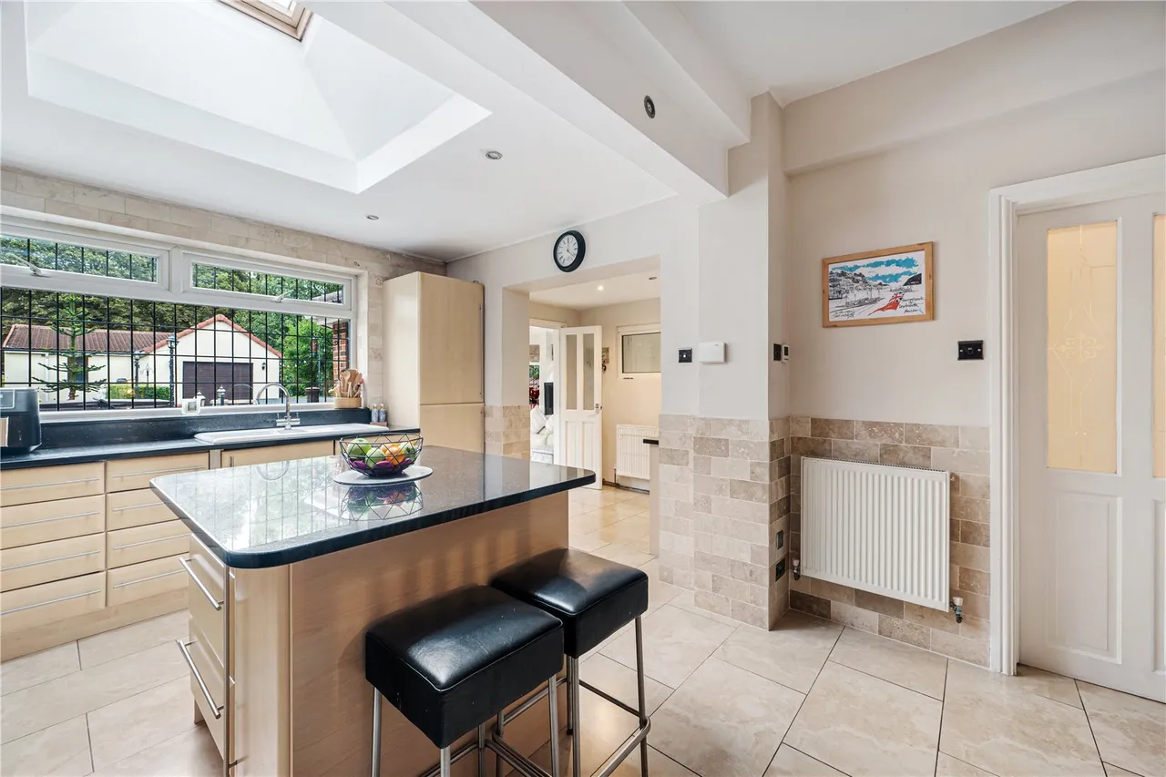 Barrowby Lane, Garforth, photo 6