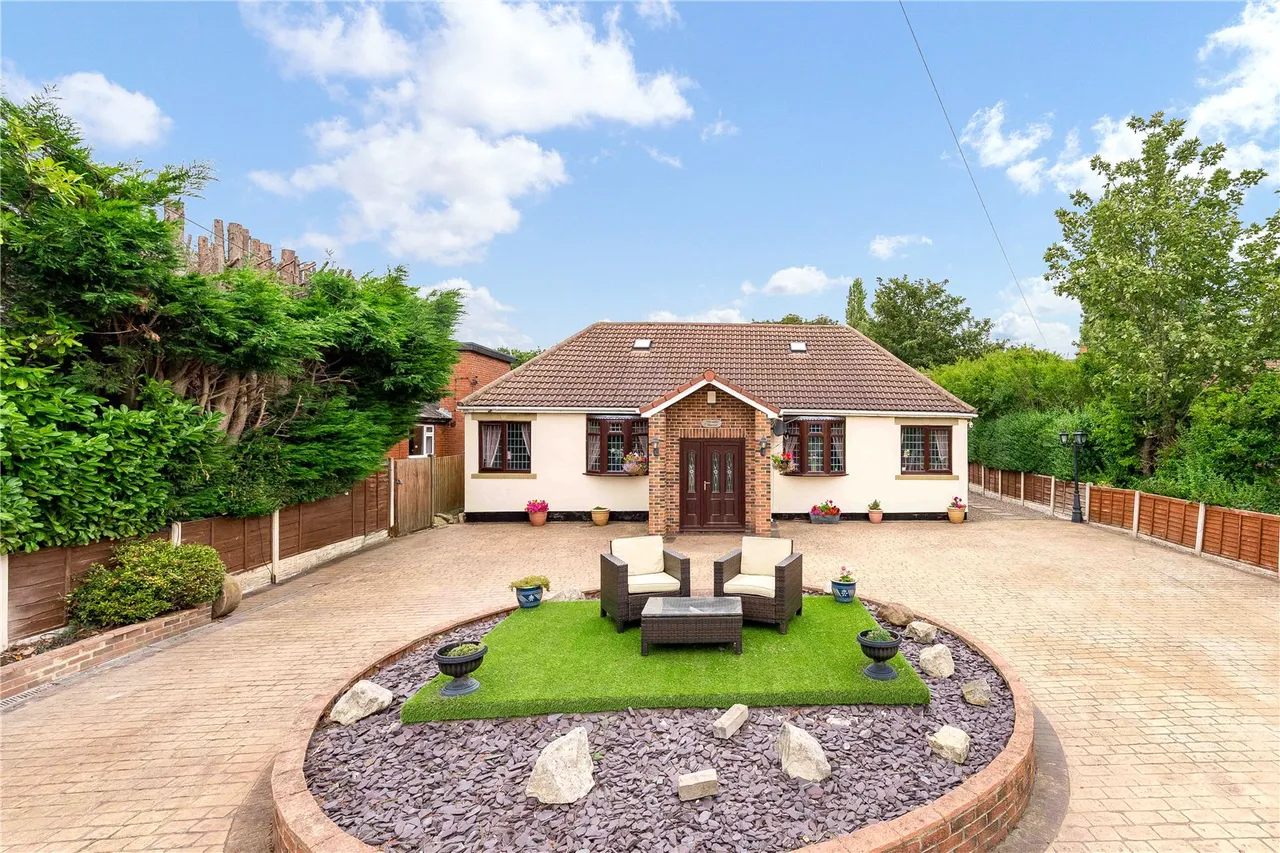 Barrowby Lane, Garforth, photo 35