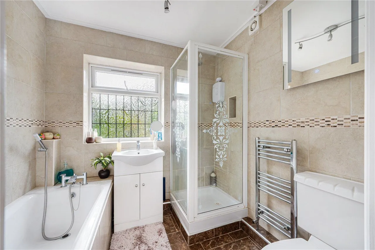 Barrowby Lane, Garforth, photo 14