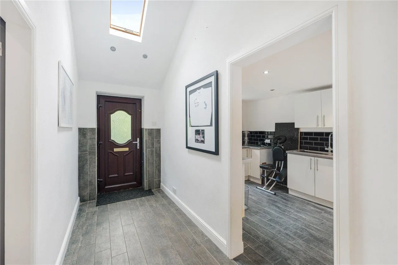 Barrowby Lane, Garforth, photo 21