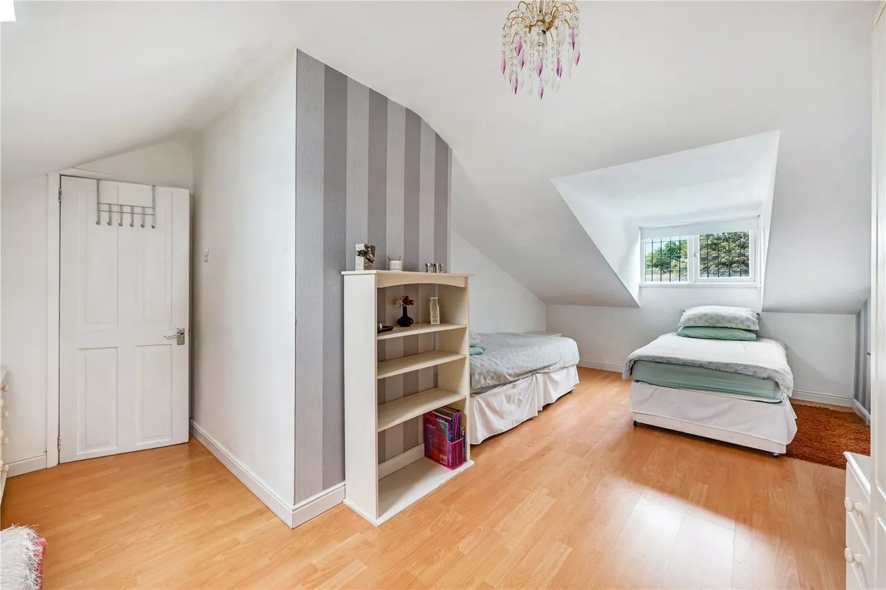 Barrowby Lane, Garforth, photo 17