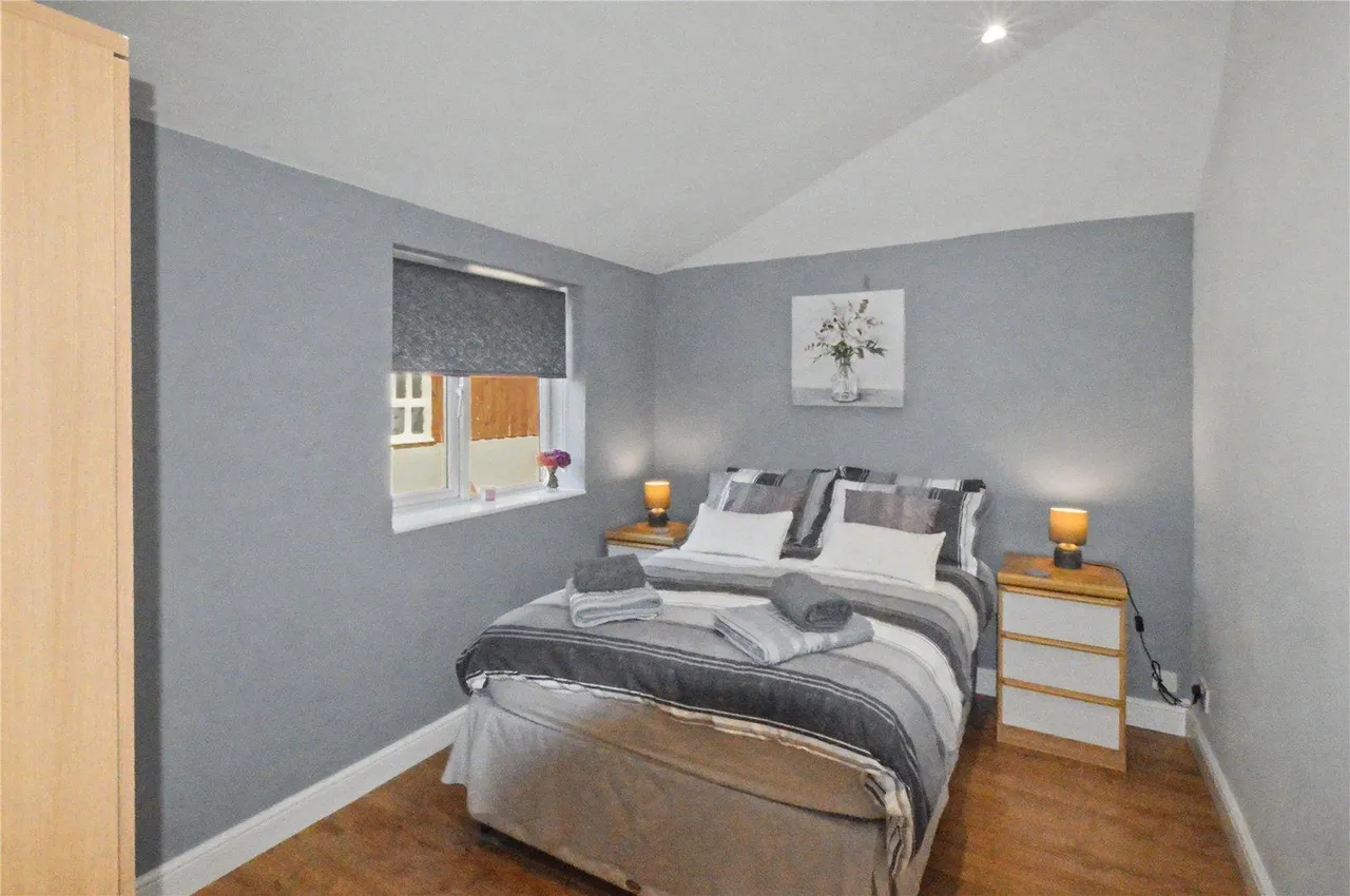 Barrowby Lane, Garforth, photo 26