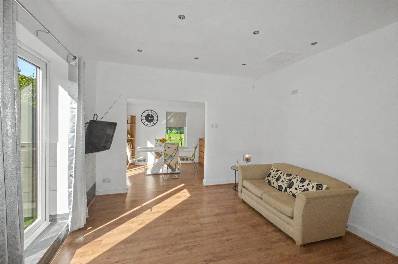 Barrowby Lane, Garforth, photo 23