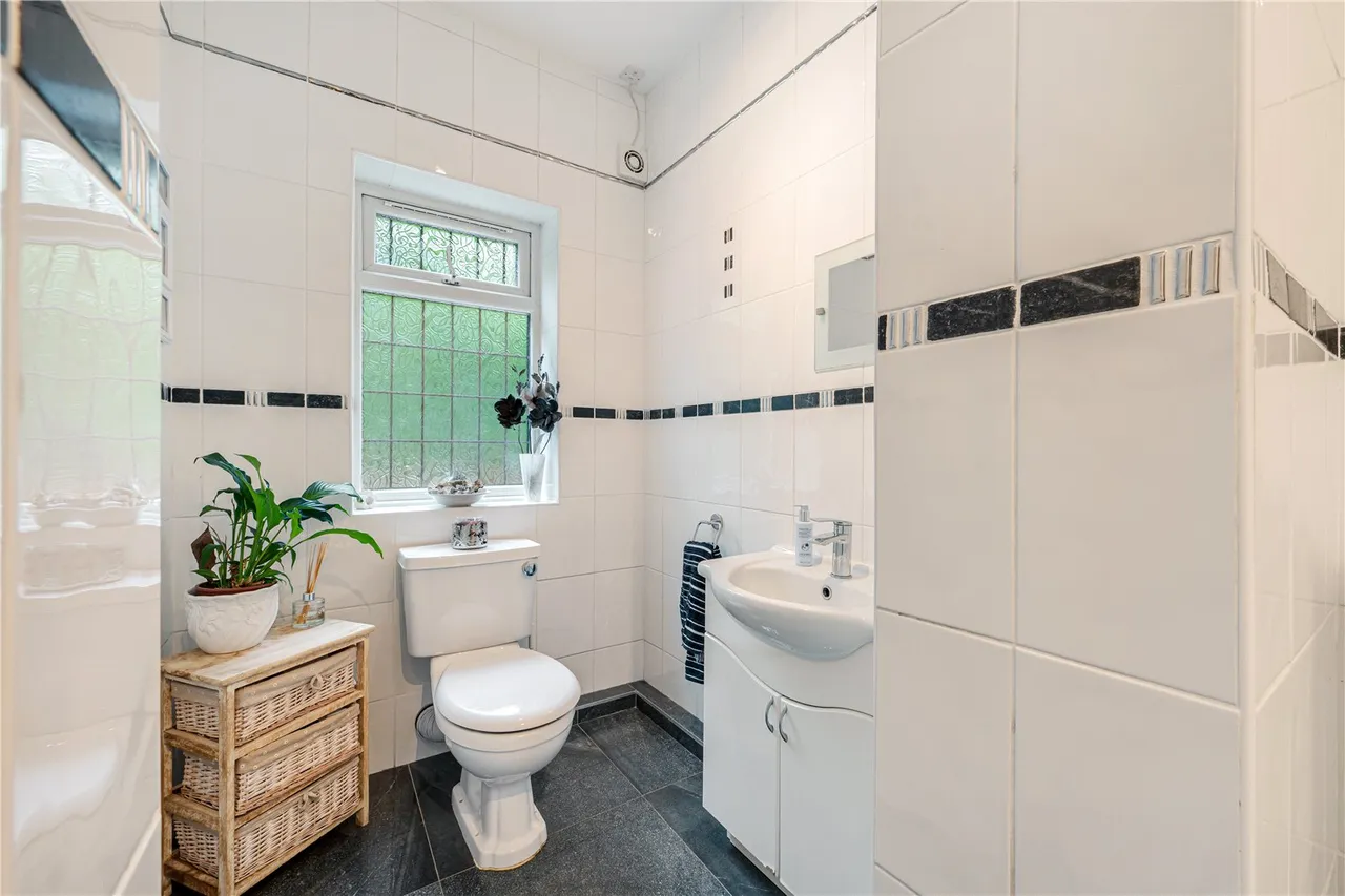 Barrowby Lane, Garforth, photo 12