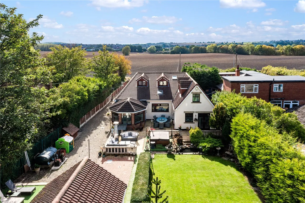5 bed house for sale, Barrowby Lane, Garforth