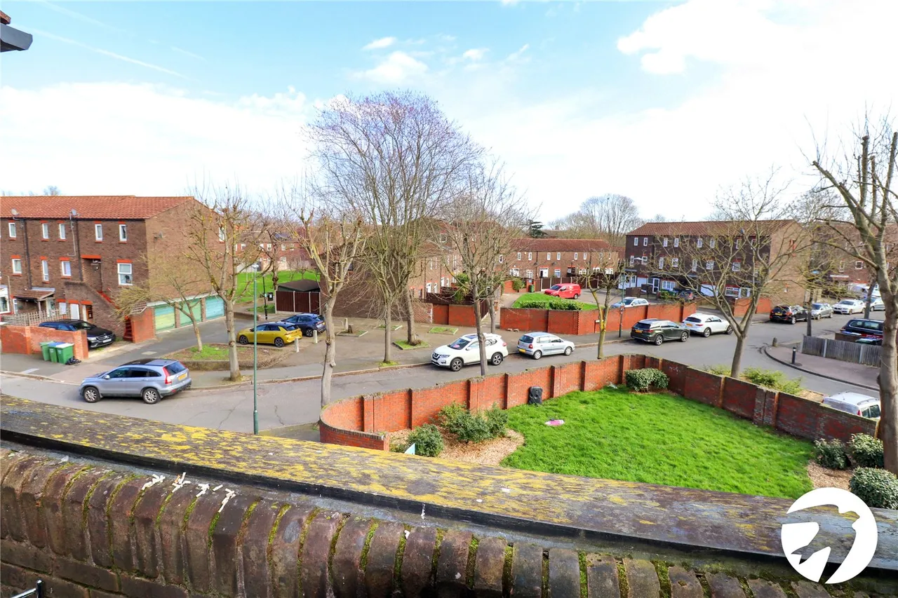 Glimpsing Green, Erith, DA18, photo 12