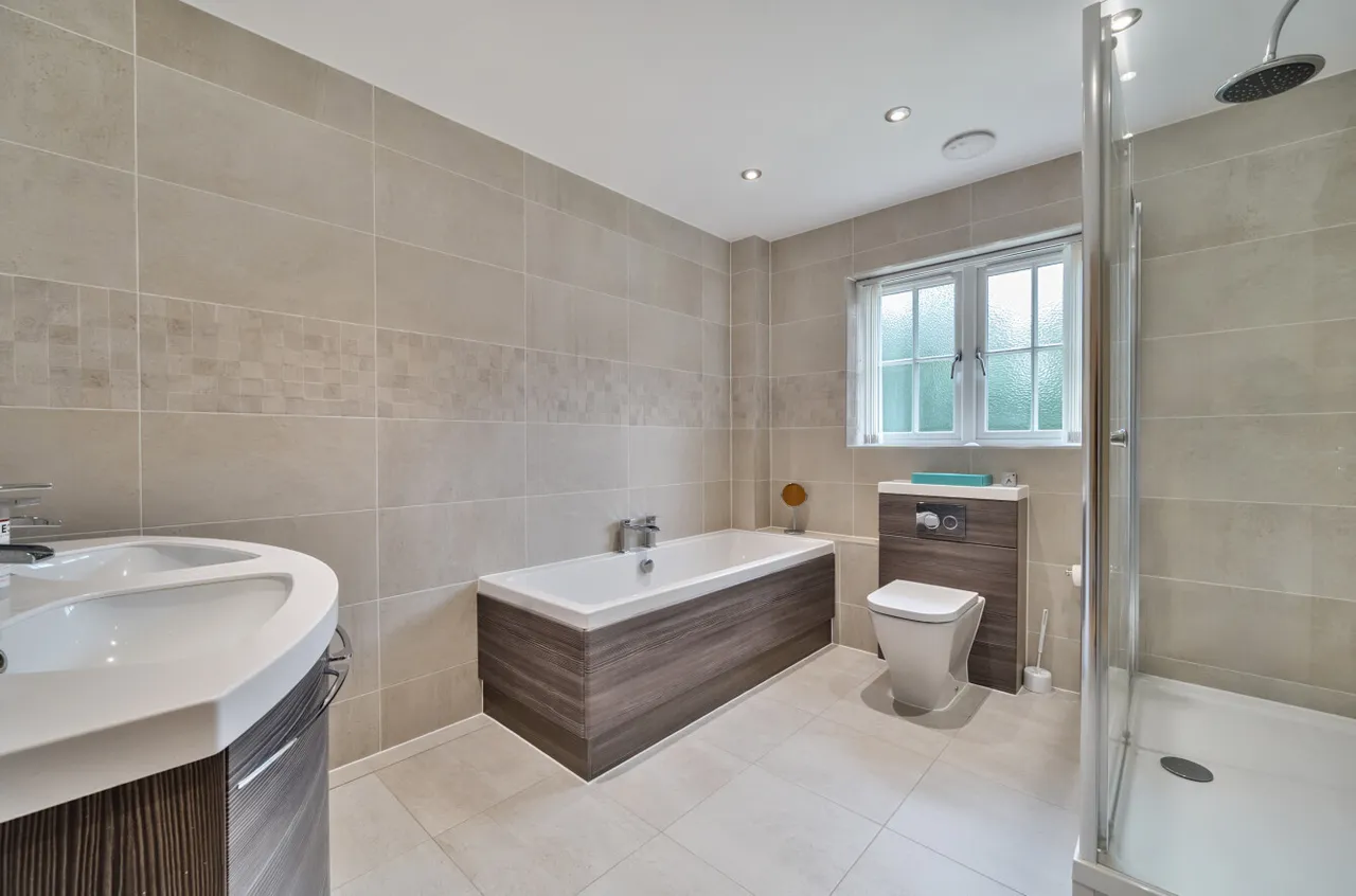 Vardon Place, Frimley, Camberley, GU16 9QA, photo 9