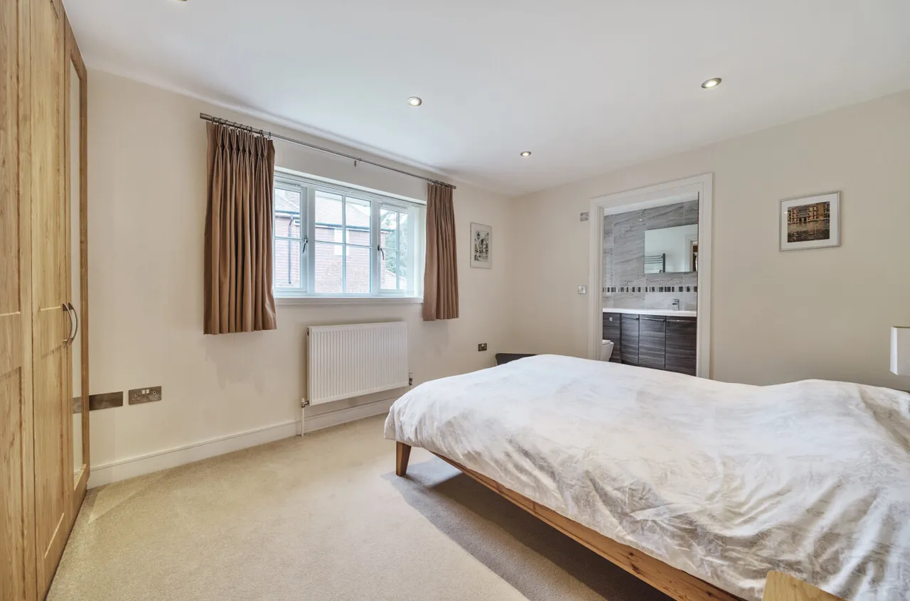 Vardon Place, Frimley, Camberley, GU16 9QA, photo 16