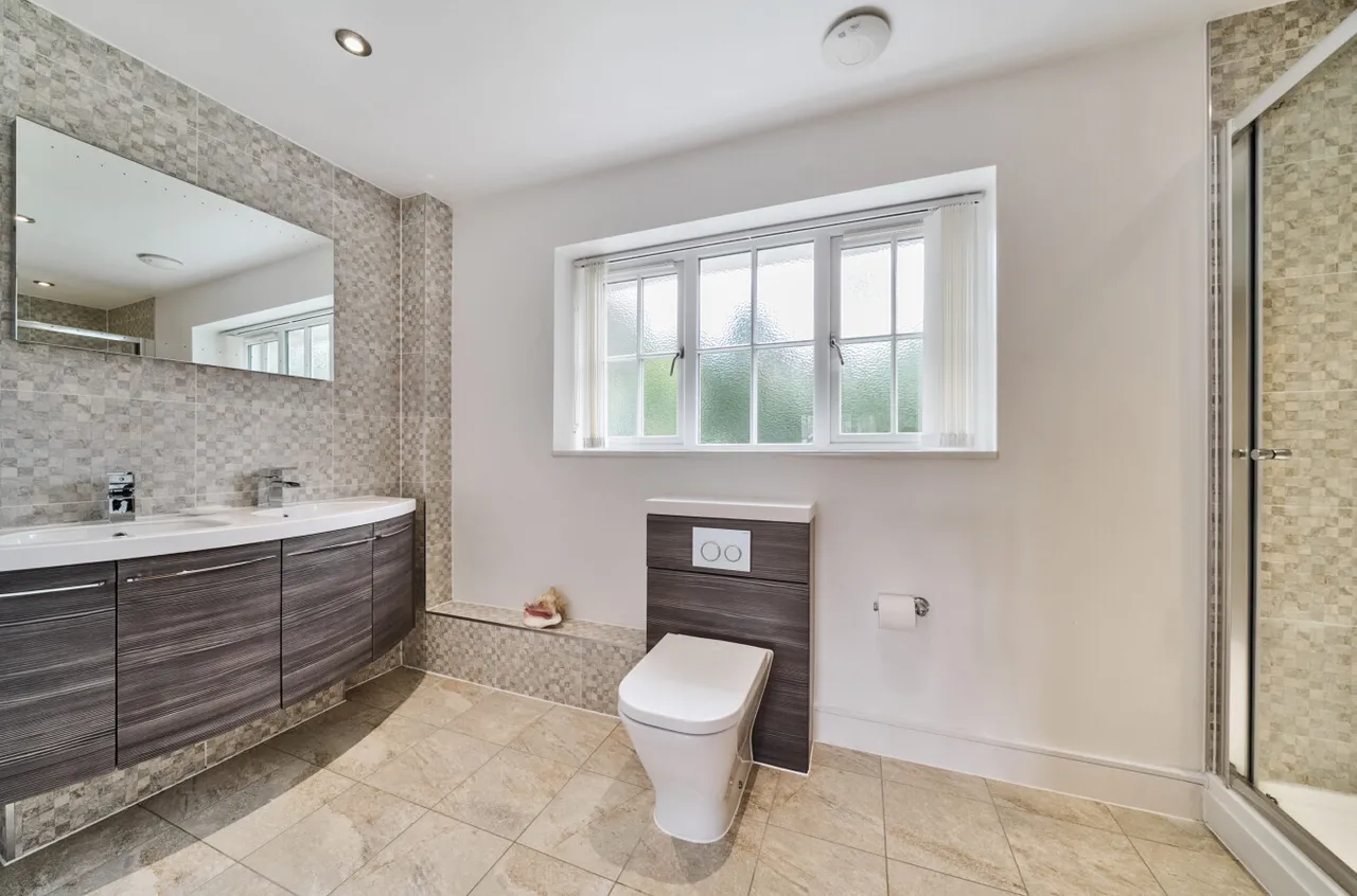 Vardon Place, Frimley, Camberley, GU16 9QA, photo 12