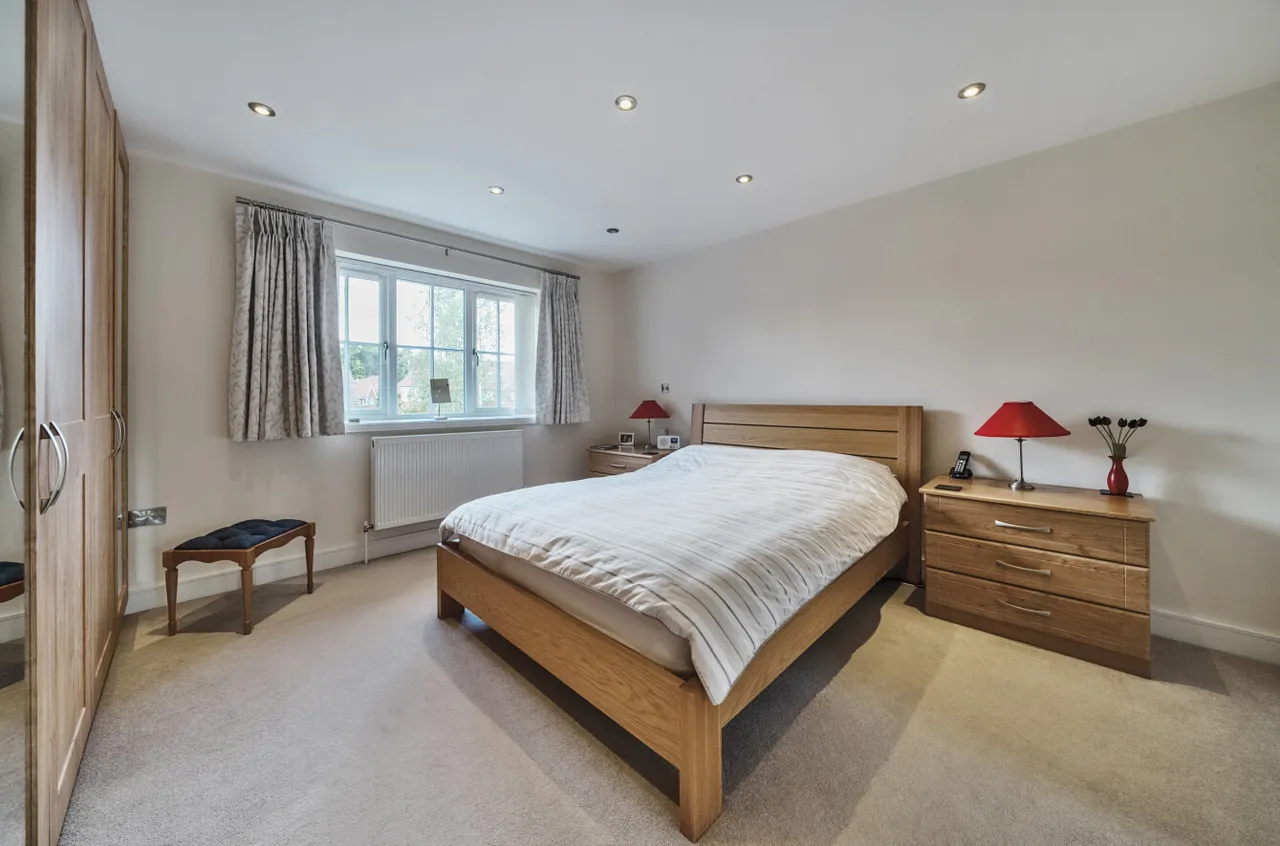 Vardon Place, Frimley, Camberley, GU16 9QA, photo 7