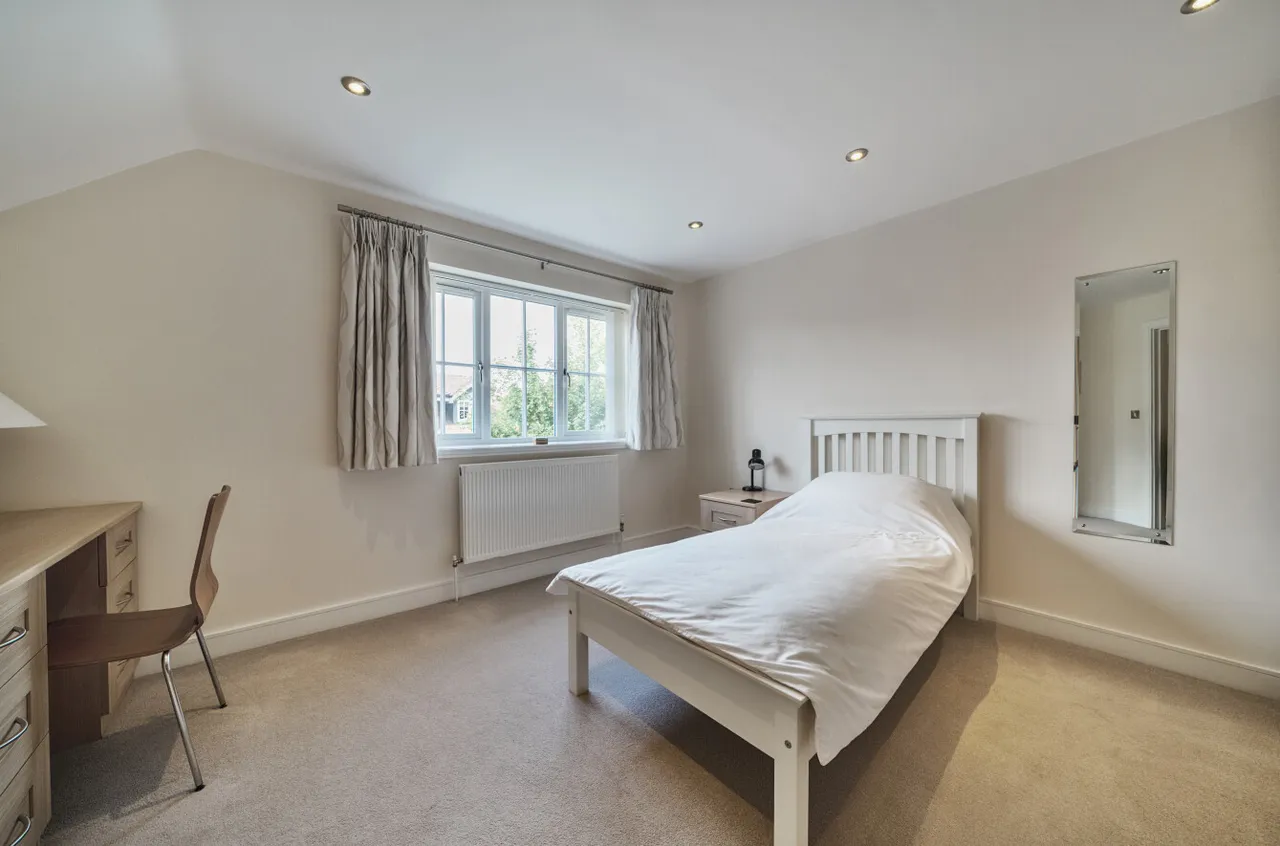Vardon Place, Frimley, Camberley, GU16 9QA, photo 17