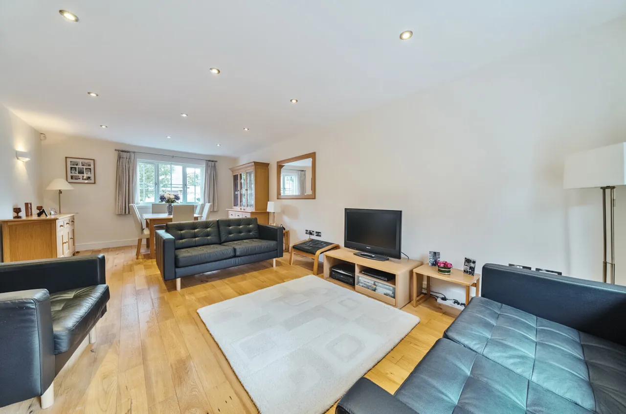 Vardon Place, Frimley, Camberley, GU16 9QA, photo 5