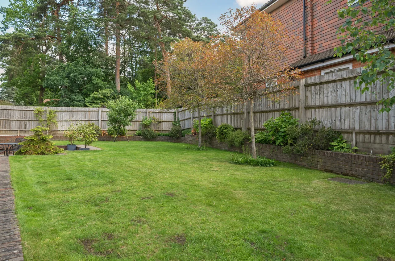 Vardon Place, Frimley, Camberley, GU16 9QA, photo 25