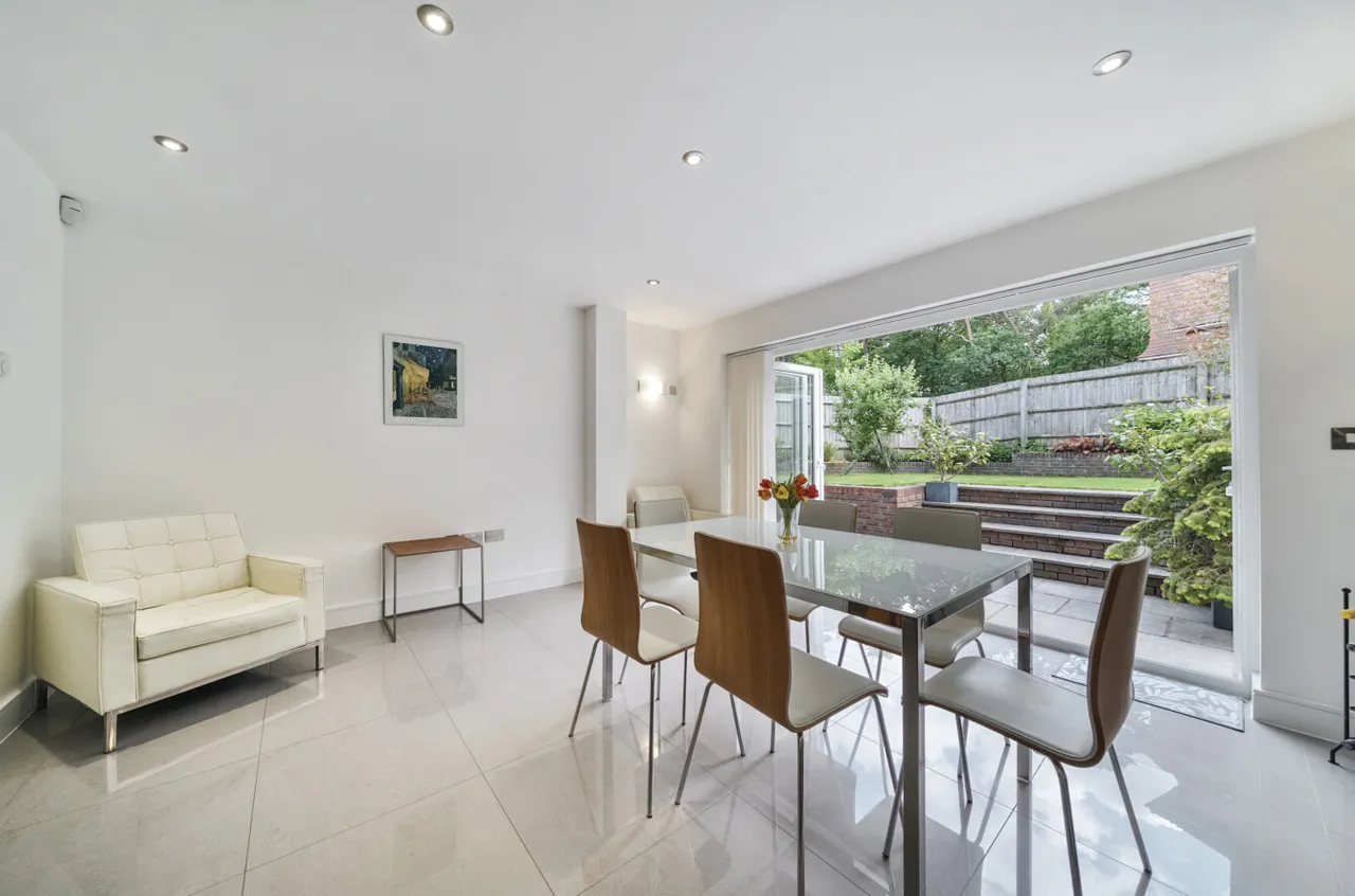 Vardon Place, Frimley, Camberley, GU16 9QA, photo 3