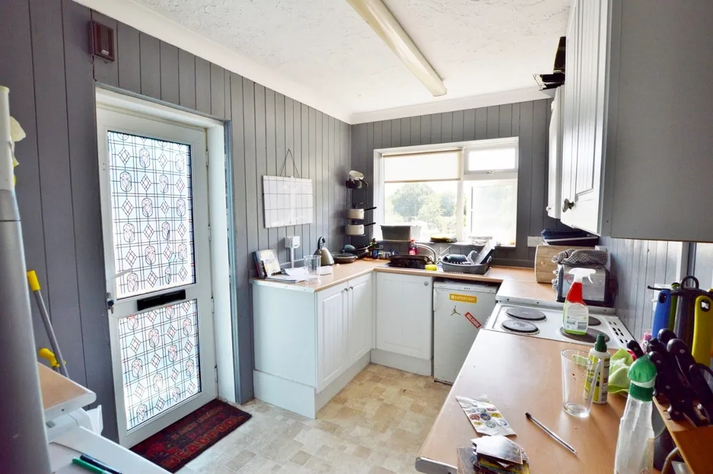 81 Coles Avenue, Poole, BH15 4HJ, photo 3