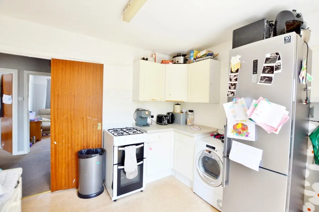 81 Coles Avenue, Poole, BH15 4HJ, photo 6