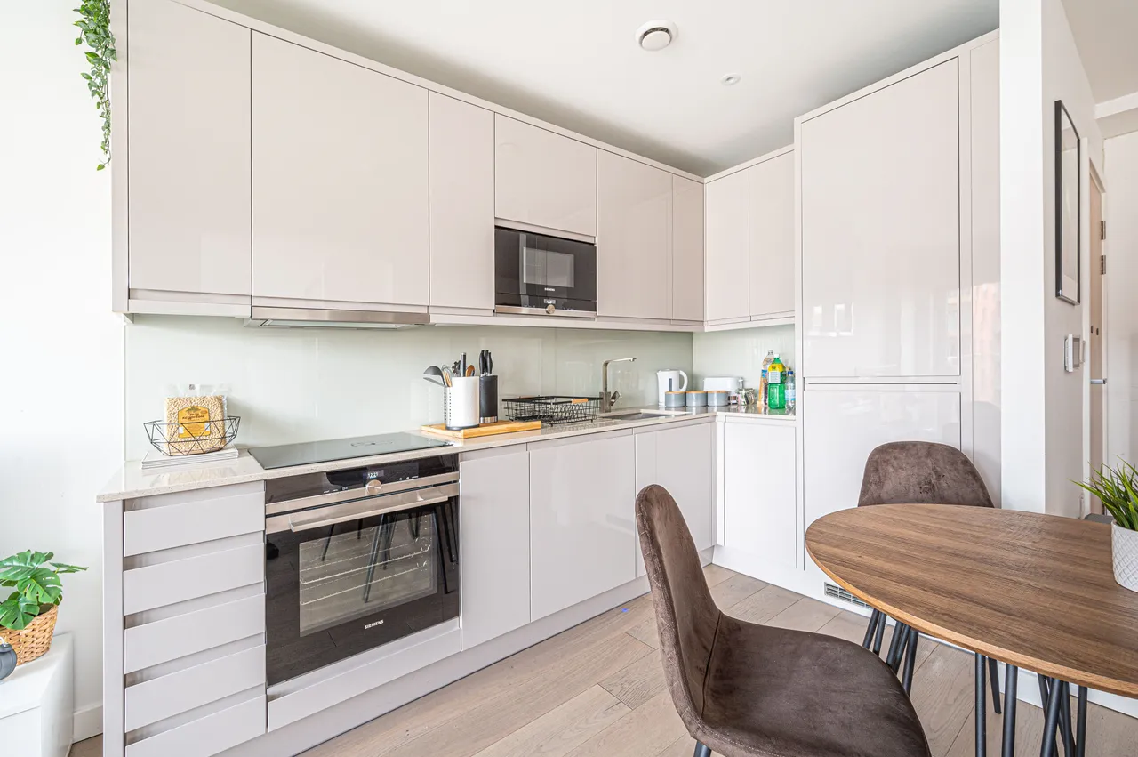 Flat 15, Quassia House, 36 Thonrey Close, London, photo 4