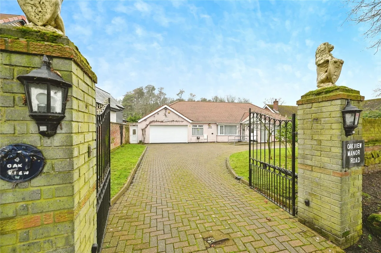 4 bed house for sale — Manor Road, North Wootton, King's Lynn, Norfolk, PE30