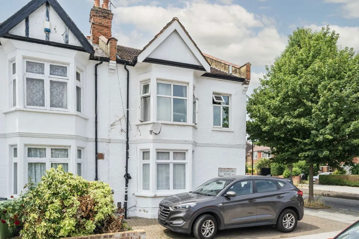 2 bed property for sale, Sedgeford Road, W12