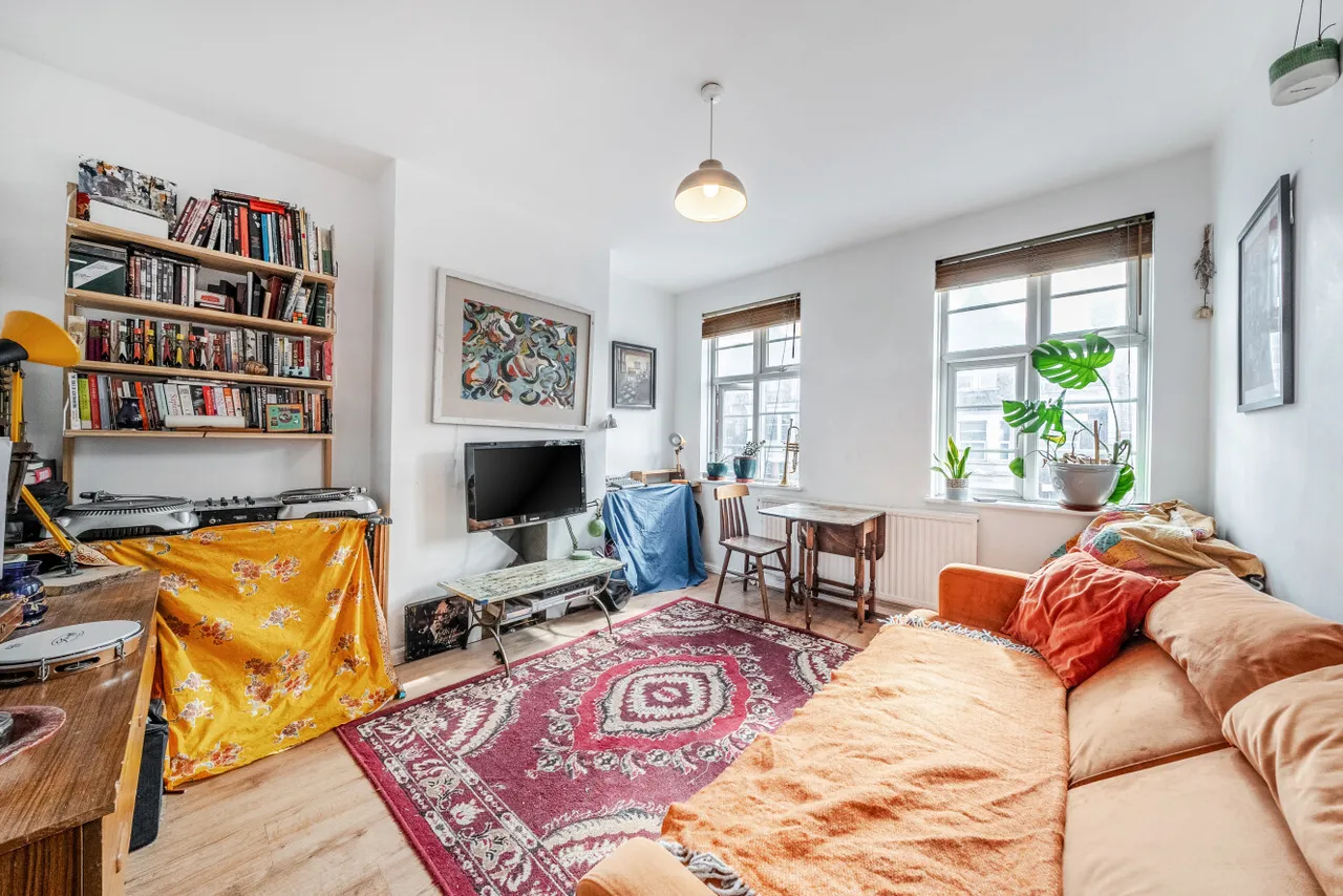 Streatham Green, Streatham High Road, London, SW16, photo 6