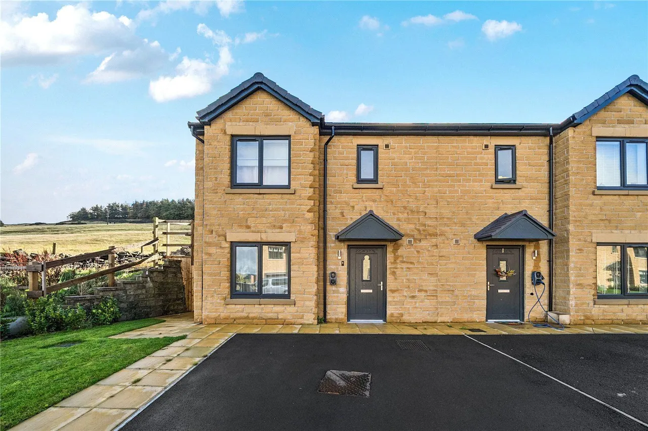 3 bed house for sale, Acorn Rise, Linthwaite, HD7