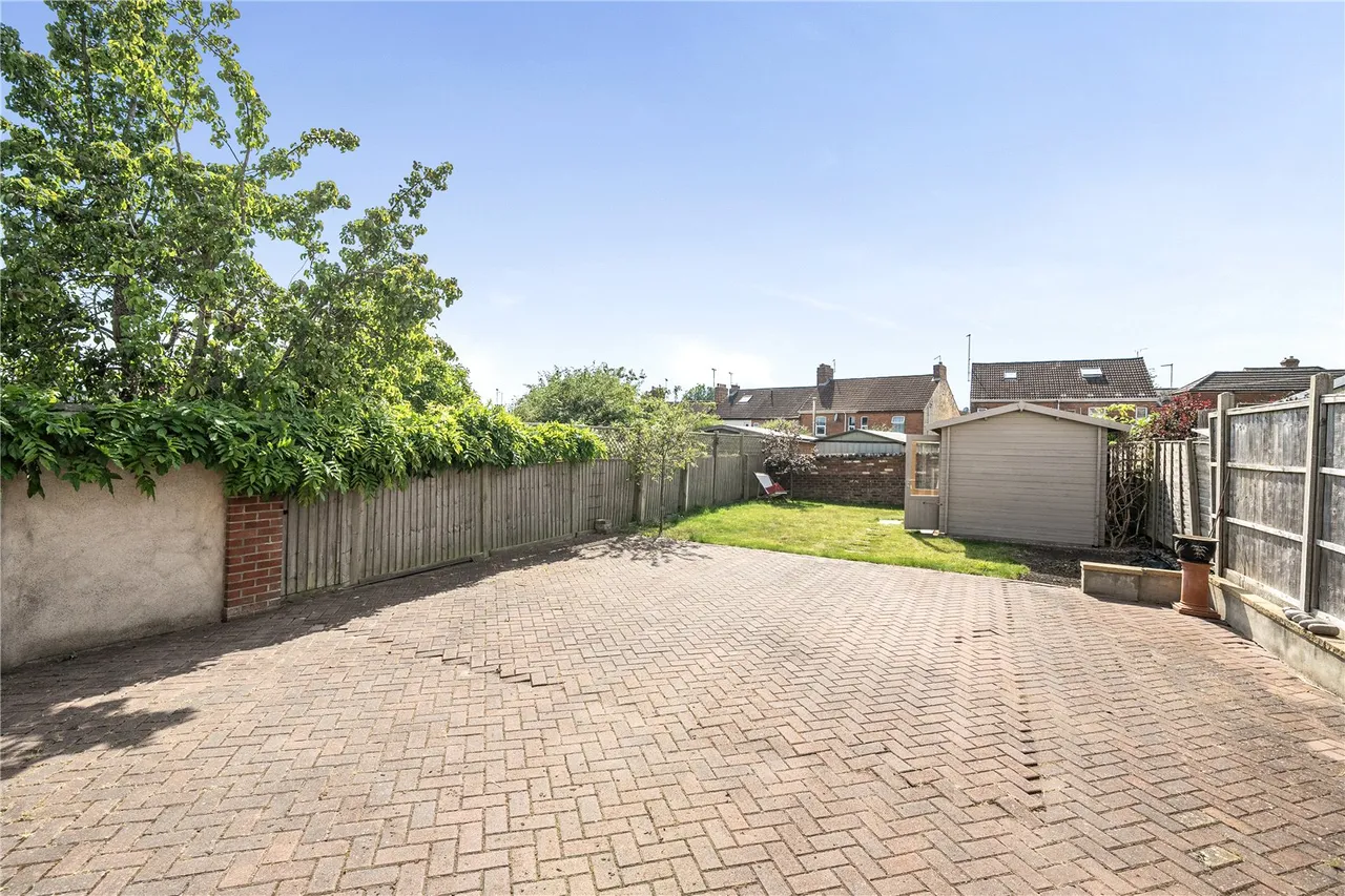 Hallett Gardens, Yeovil, Somerset, BA20 1BH, photo 24