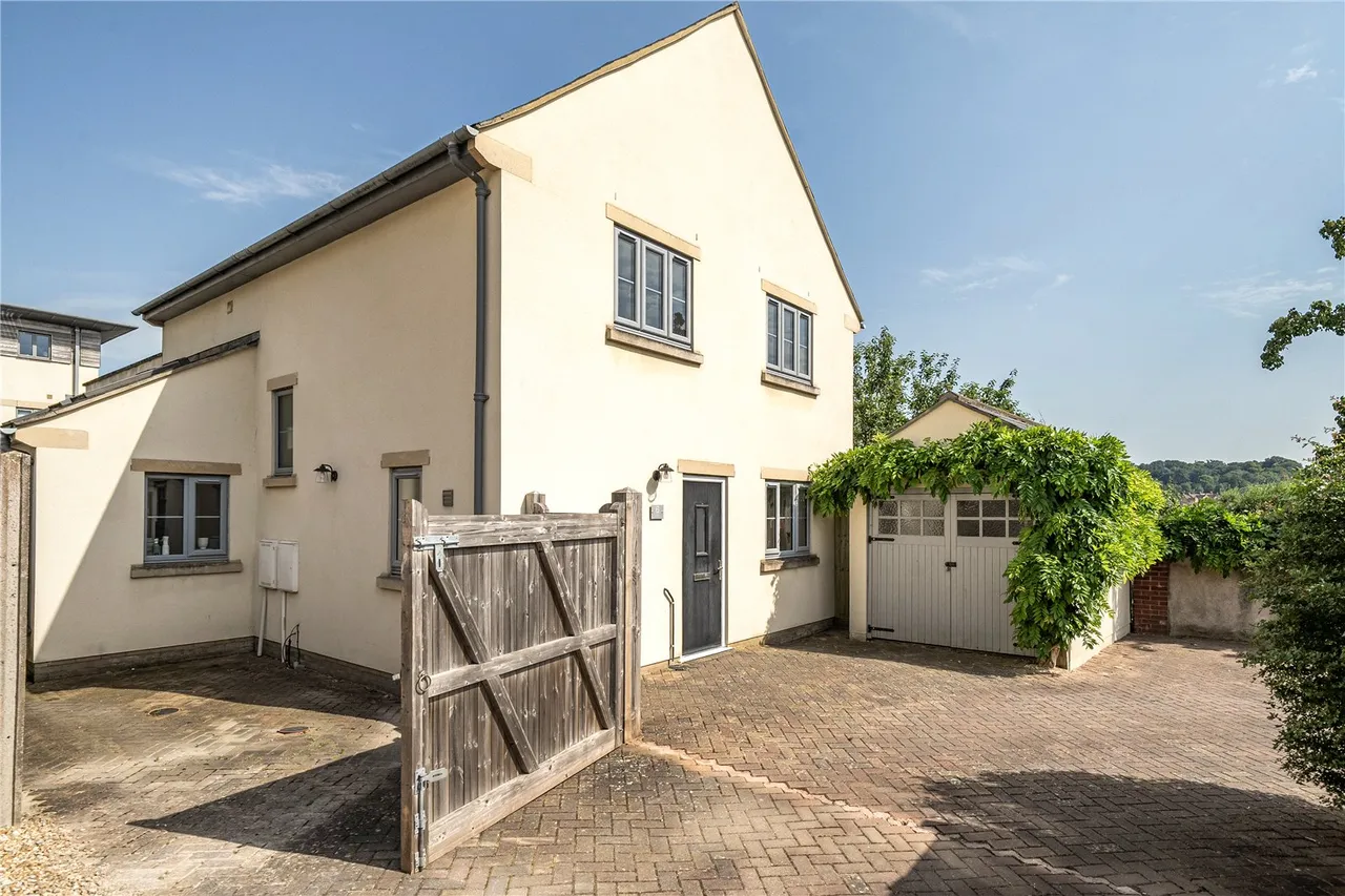 5 bed house for sale — Hallett Gardens, Yeovil, Somerset, BA20 1BH