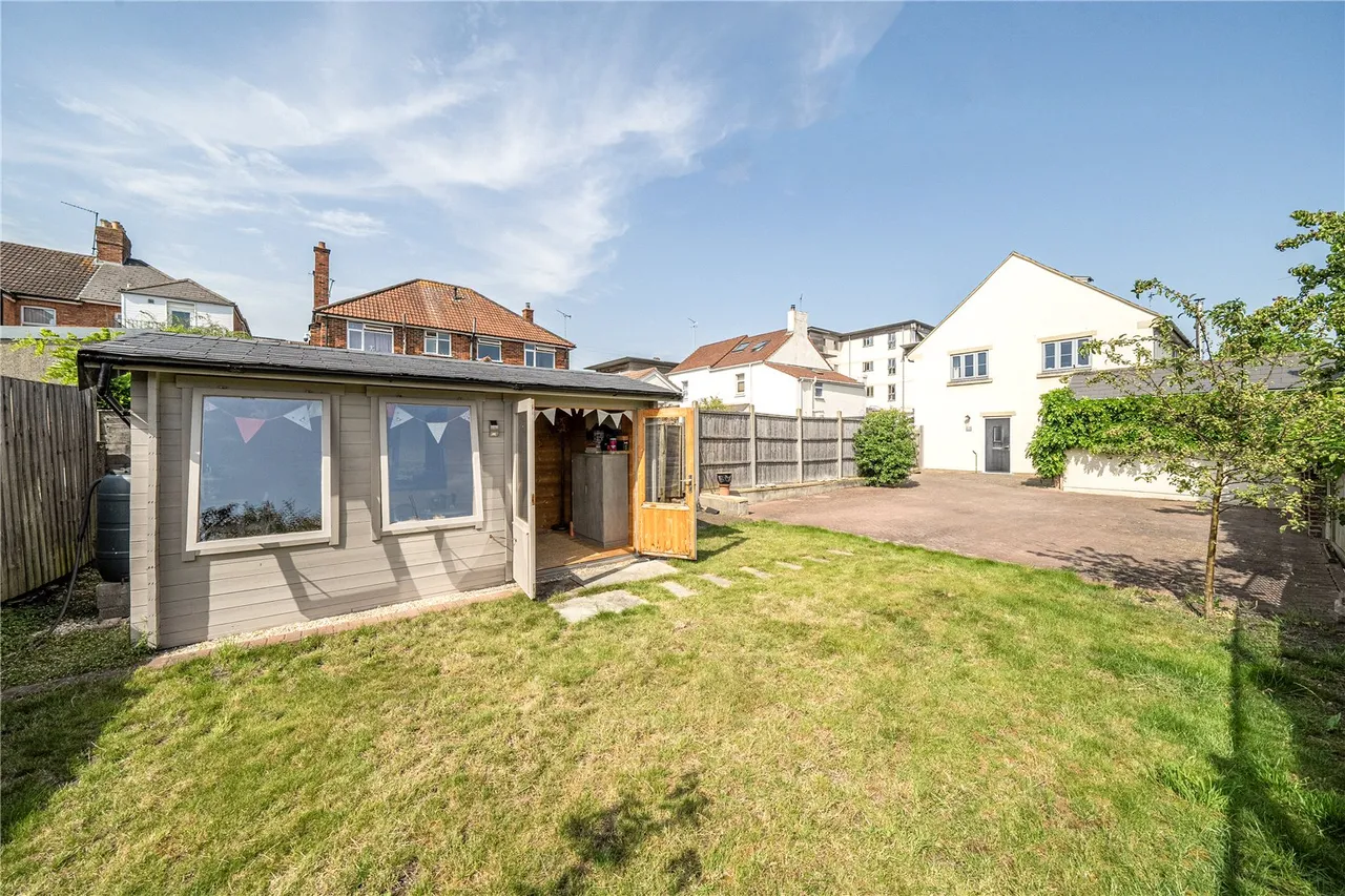 Hallett Gardens, Yeovil, Somerset, BA20 1BH, photo 21