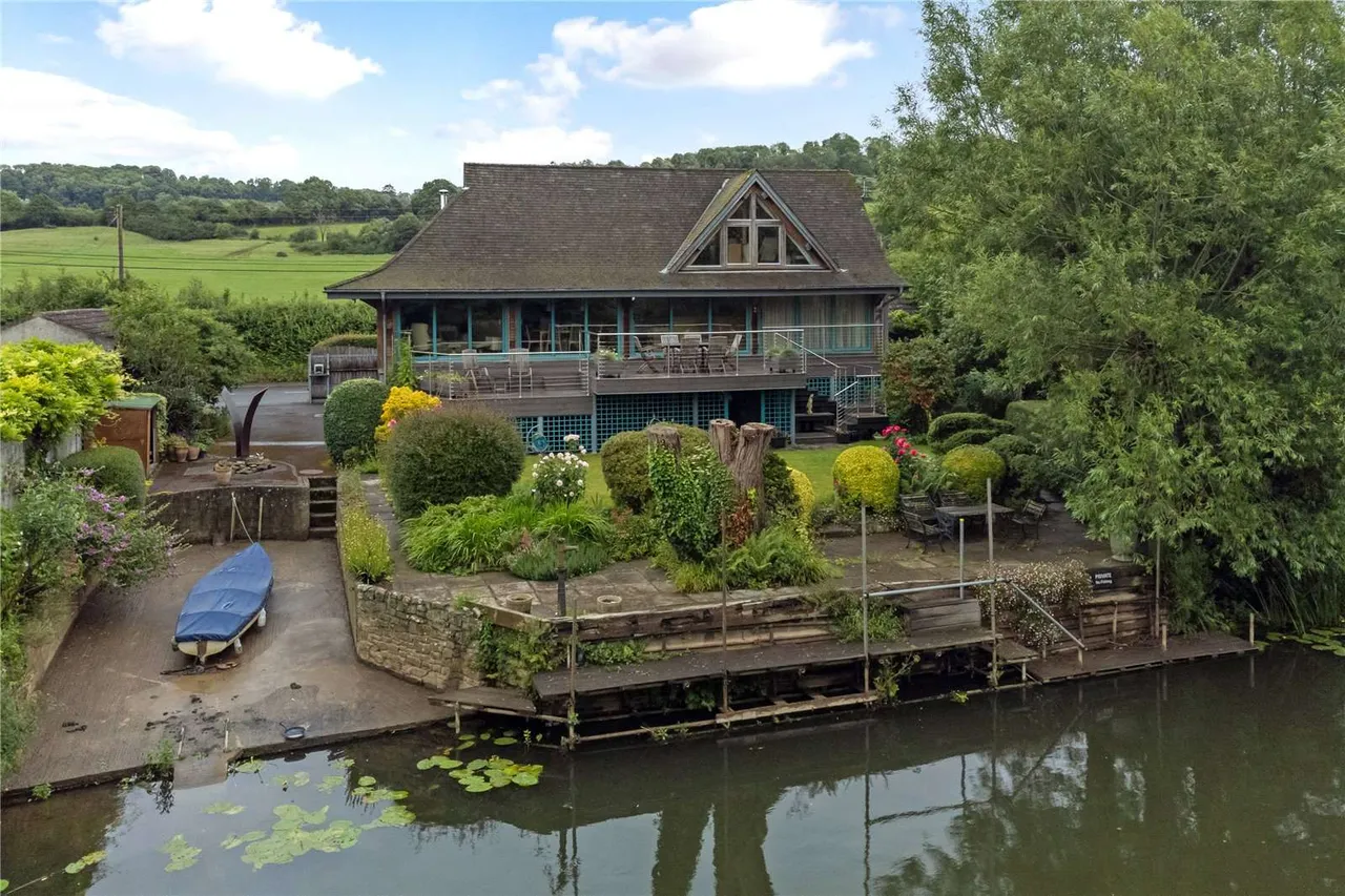 2 bed house for sale, Bath Road, Swineford, BS30